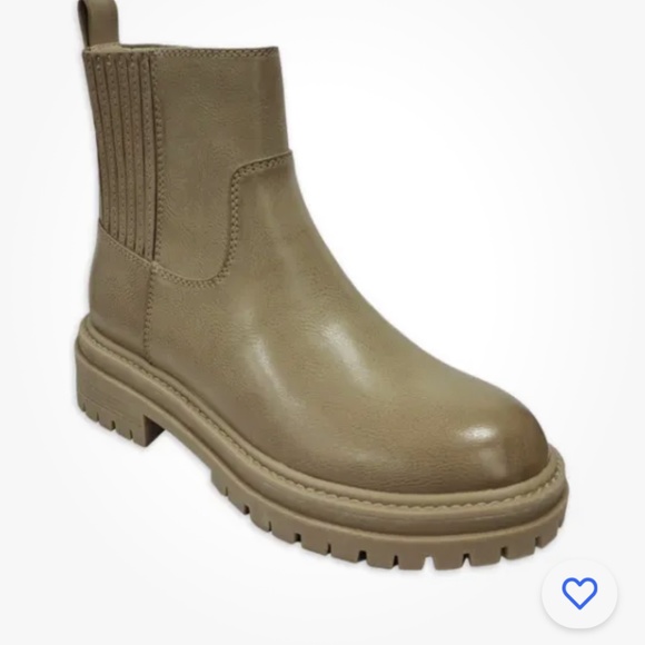 Time and Tru Shoes - Time and Tru Women’s Tan Lug Chelsea Boots Size 7 NEW
